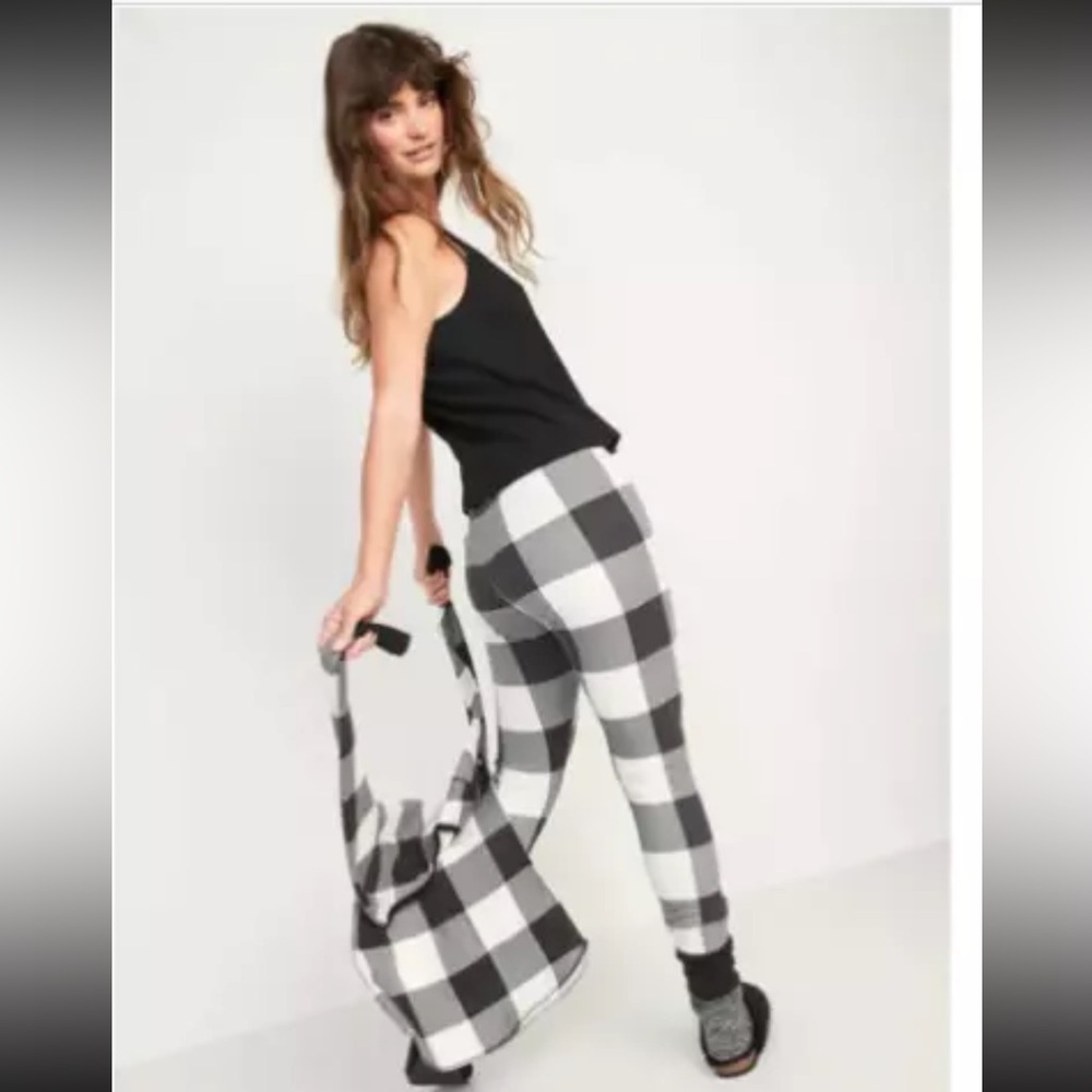 NEW Old Navy women’s thermal XS holiday pajama pants sleep plaid black white pjs - Picture 3 of 4
